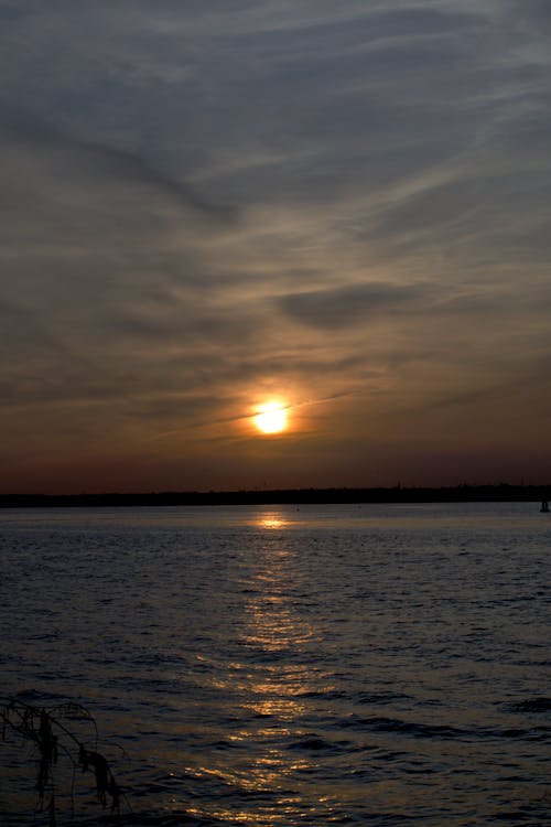 Gratis lagerfoto af refleksion, roligt vand, solnedgang