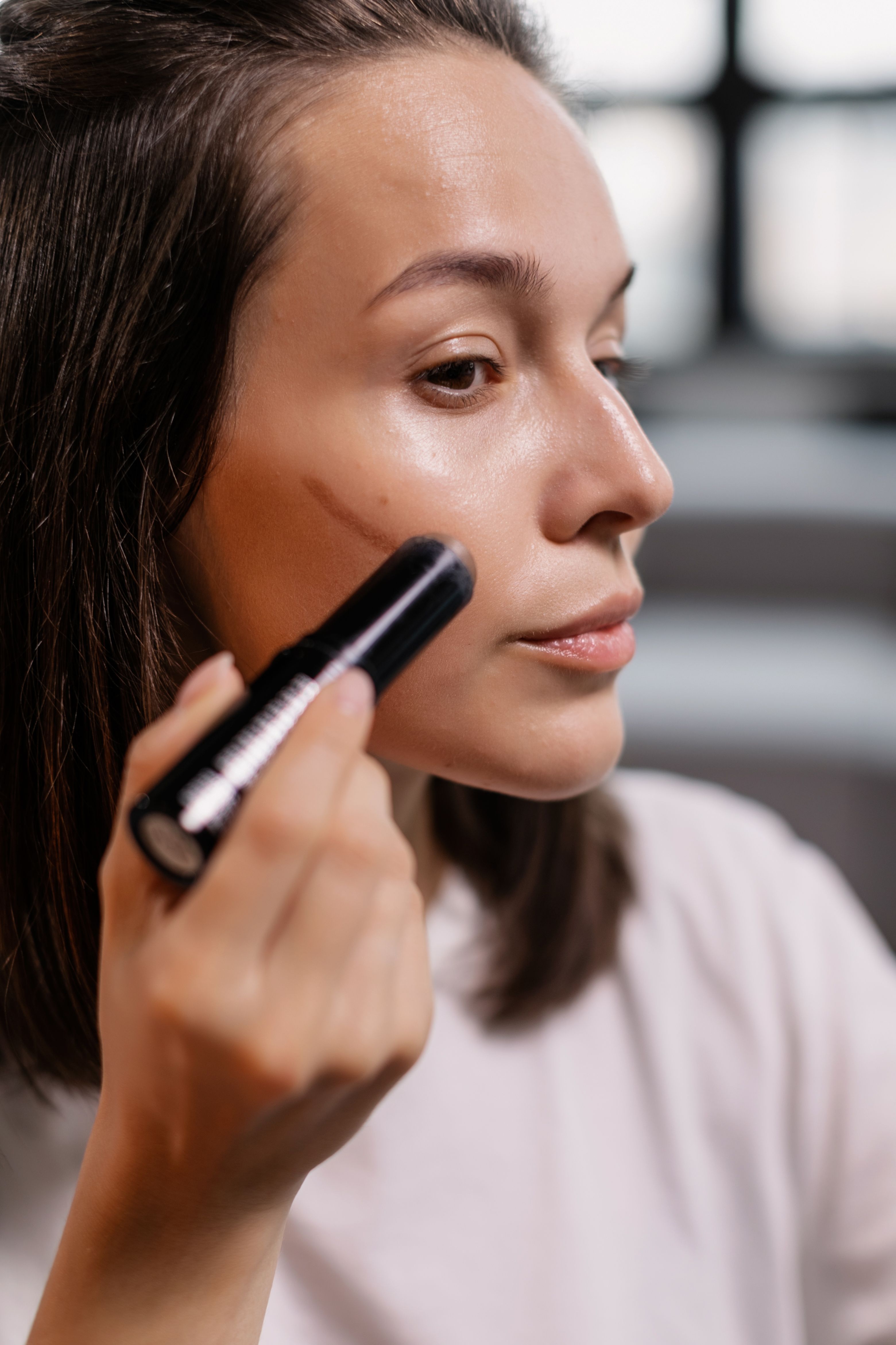 Close-up of contour blending technique showing soft shading and seamless edges for jawline sculpting