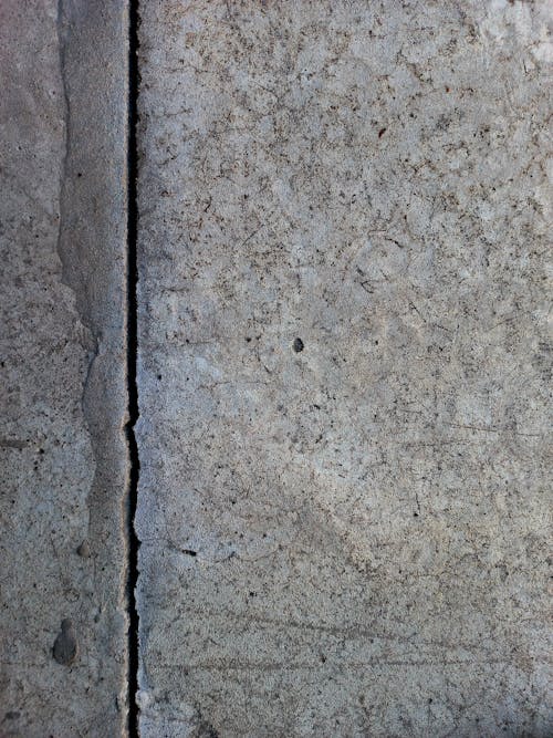 Free Cracks on Concrete Wall Stock Photo