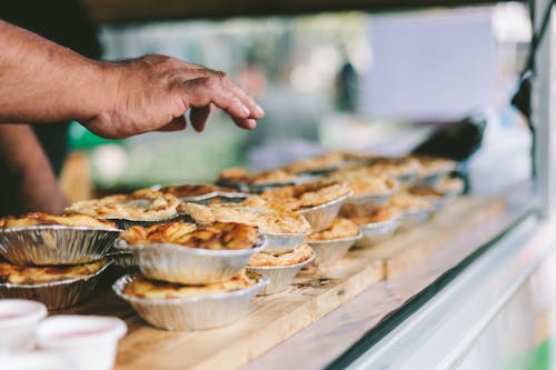 Brow Brood Op Zilveren Kom