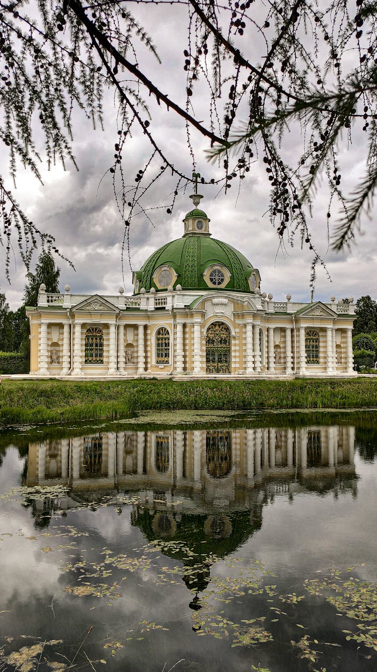 Kuskovo Park Grotto Pavilion 