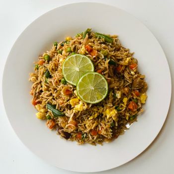 Pâtes au poulet et champignons crémeux avec épinards