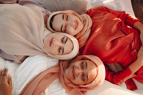 Kostnadsfria Kostnadsfri bild av hijabs, högvinkelskott, klänning Stock foto