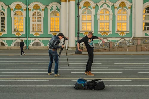 Fotobanka s bezplatnými fotkami na tému DSLR fotoaparát, exteriéry, fotografia ulice