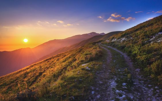 Top 12 Legendary Hiking Trails That Belong on Every Adventurer’s Lifetime List