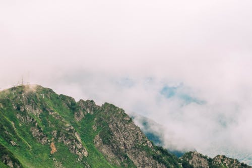 çim, dağ, drone çekimi içeren Ücretsiz stok fotoğraf