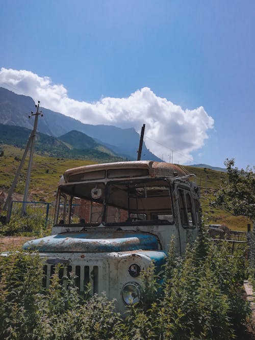 Foto profissional grátis de abandonado, ao ar livre, céu azul