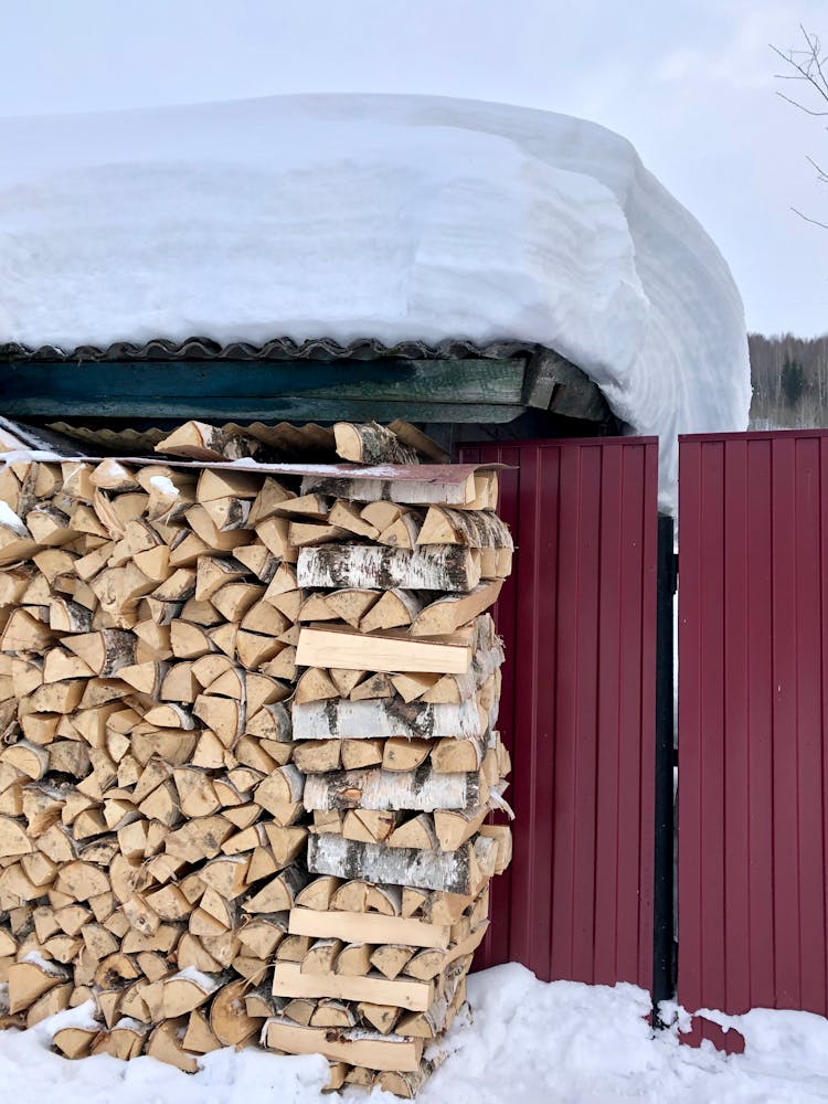 Thick Pile Of Snow On Roof