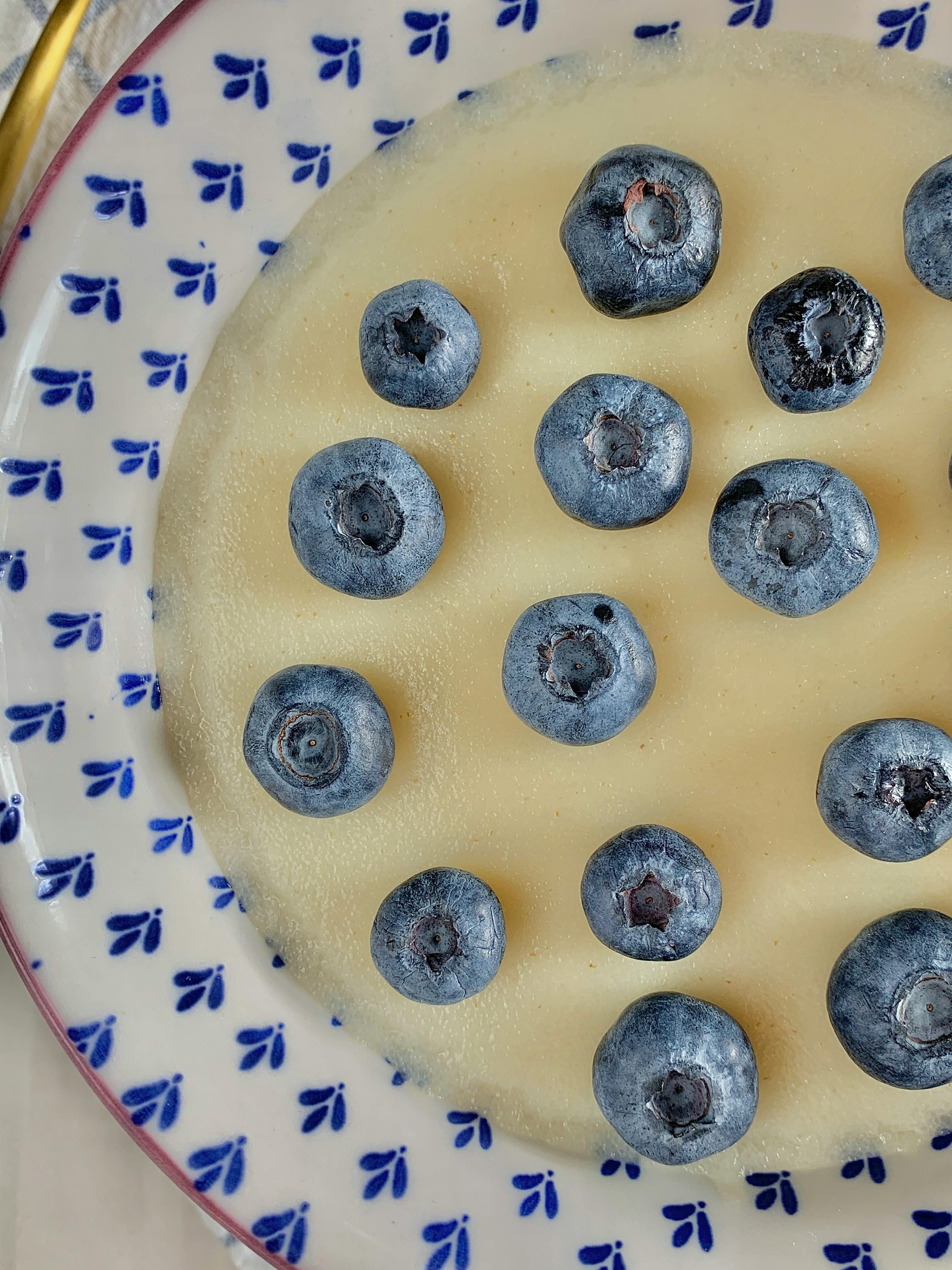 blue berries in ceramic plate