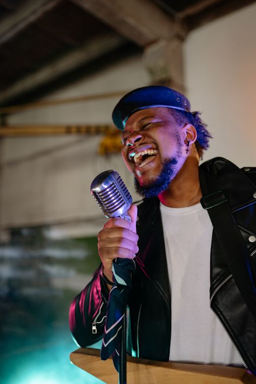 Singer at a vintage microphone — photo by Yan Krukau on Pexels