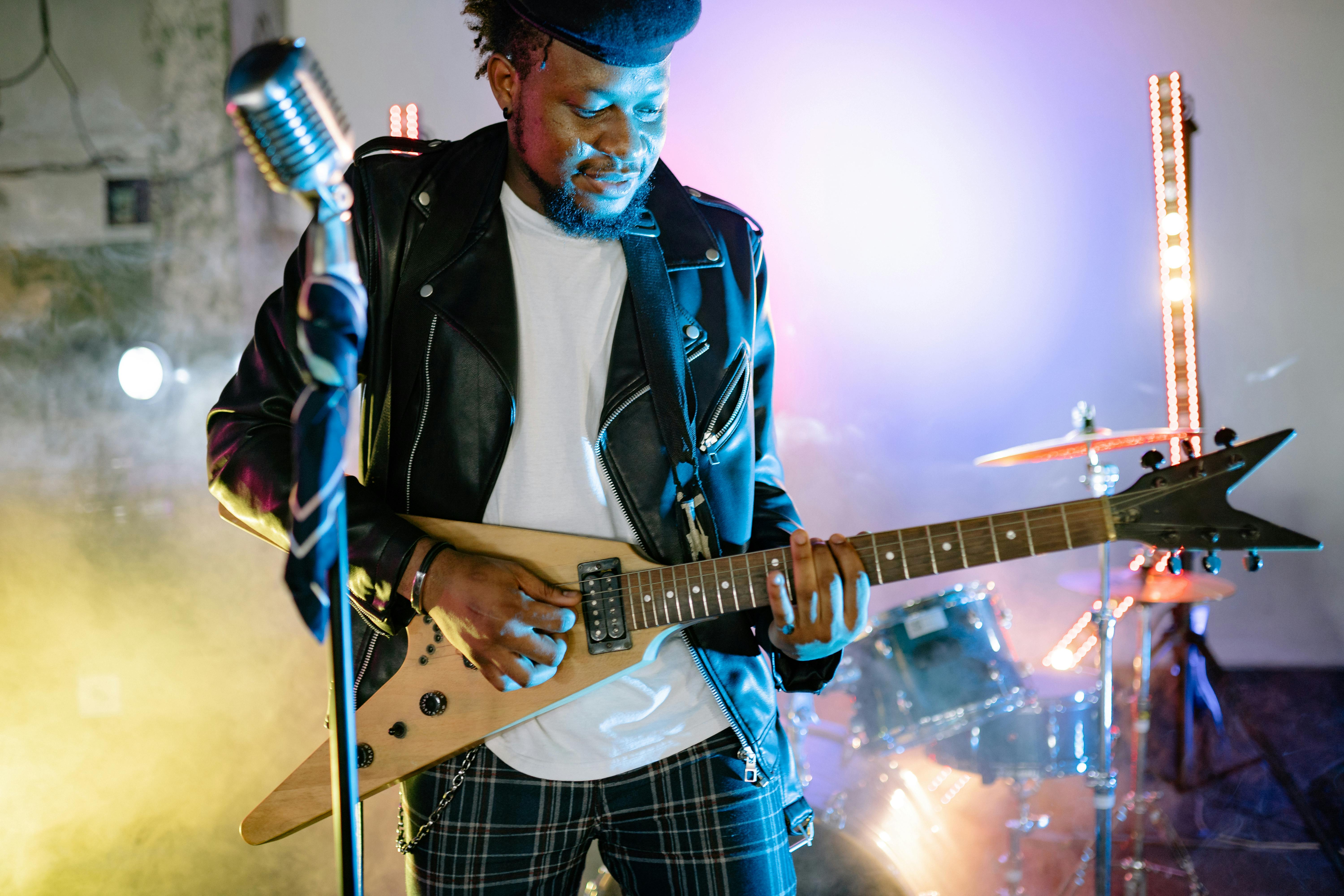 How Rap Reviews Shape Music Discovery in the Streaming Era — Photo by Yan Krukau on Pexels