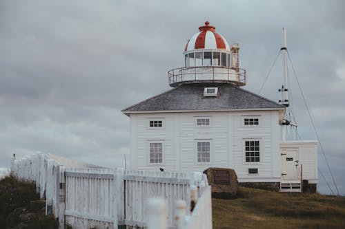 Foto profissional grátis de ajuda à navegação, boia, cerca de madeira