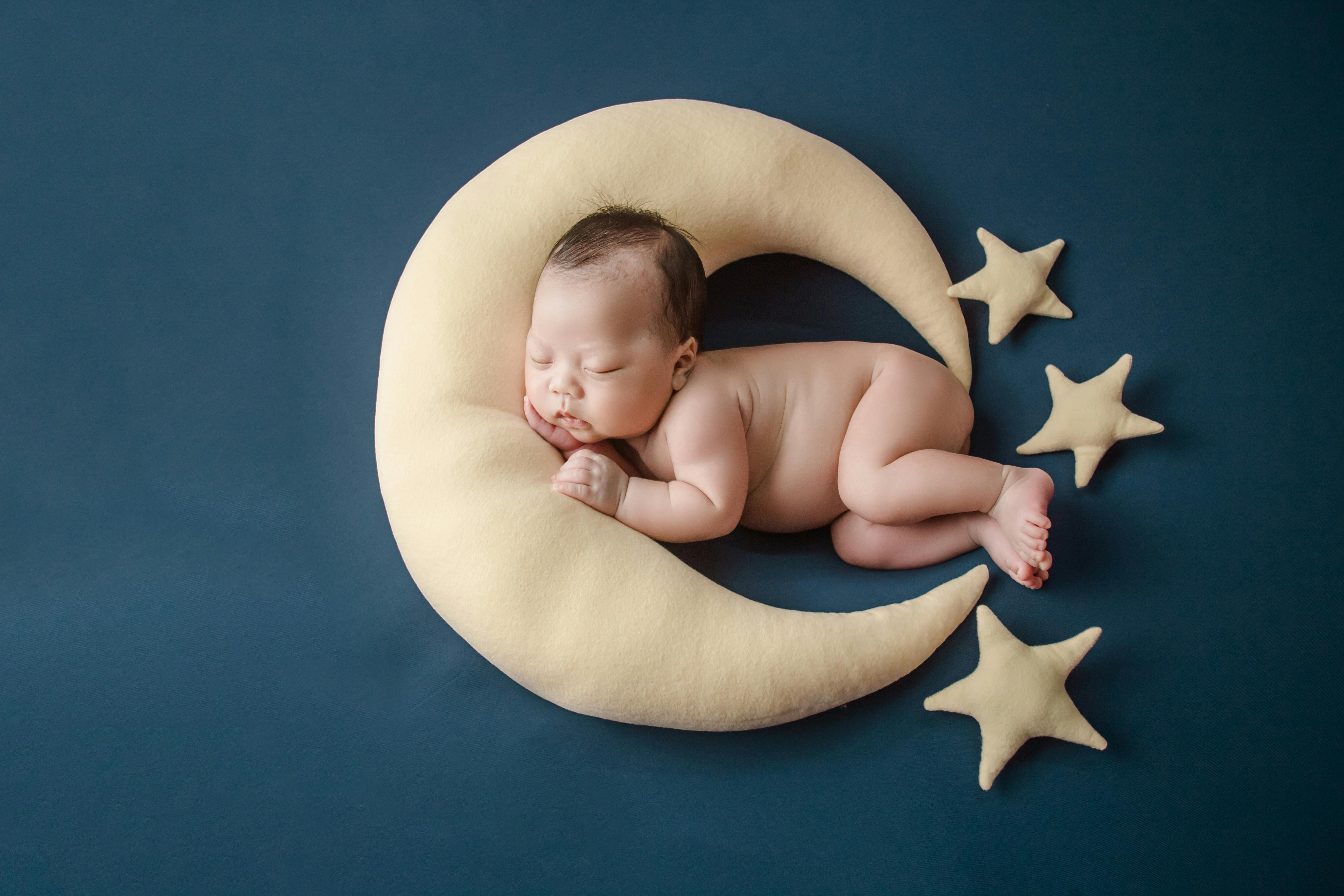 Baby Photography Edmonton | Newborn Poses - brittanimichael.com