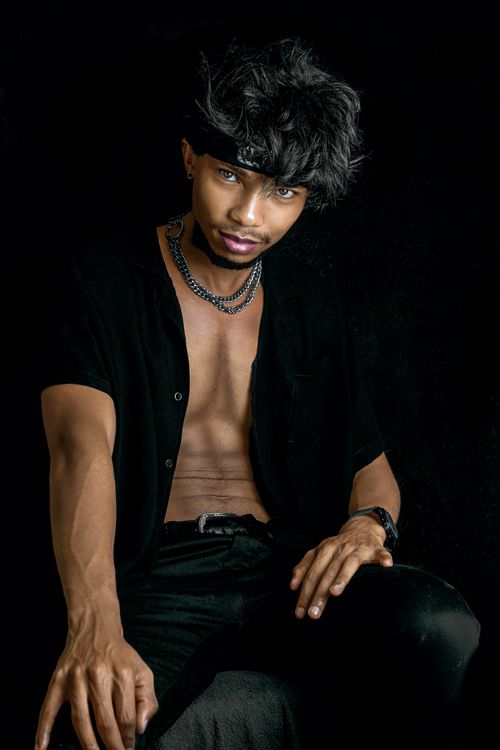Free Confident model posing in a fashion shoot with stylish black outfit in studio setting. Stock Photo