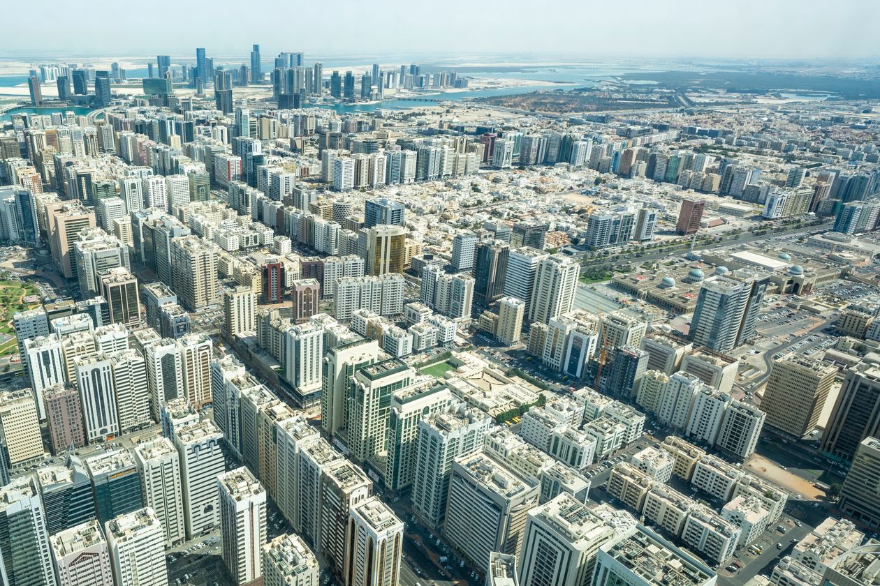 Cazare în Abu Dhabi: turnurile din centru și Al Markaziyah văzute de sus