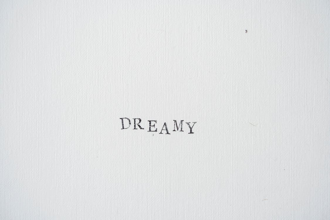 Dreamy Text on White Background · Free Stock Photo