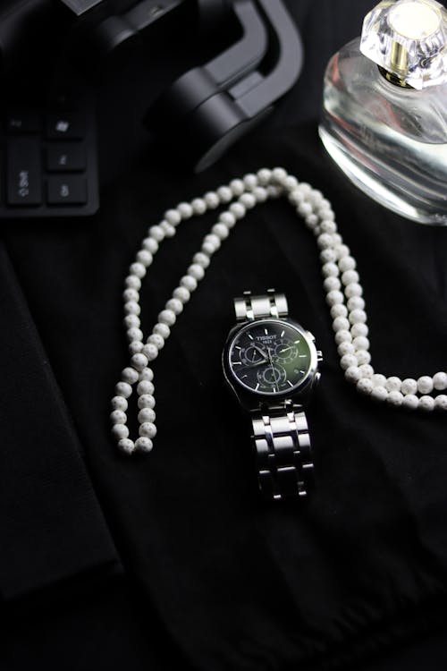 Gratis lagerfoto af Analogt ur, armbåndsur, halskæde