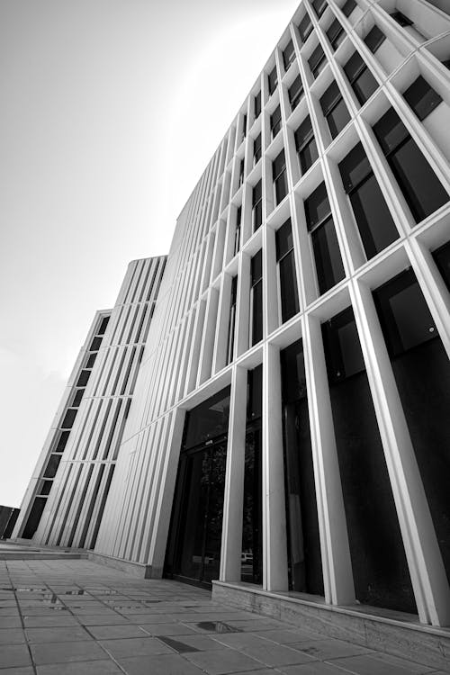 Fotos de stock gratuitas de blanco y negro, diseño arquitectónico, edificio