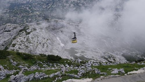 бесплатная Бесплатное стоковое фото с вагон канатной дороги, горы, дымка Стоковое фото