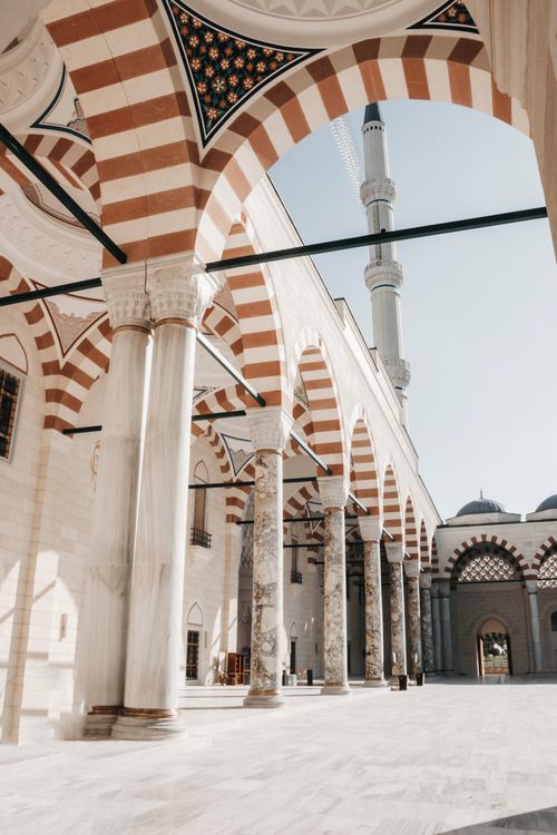 Free Elegant arches and columns inside Camlica Mosque in Istanbul, Turkey, showcasing architectural beauty. Stock Photo