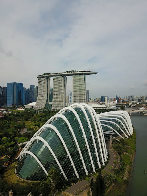 Free An Aerial Photography of Marina Bay Sands Near the Green Trees Stock Photo