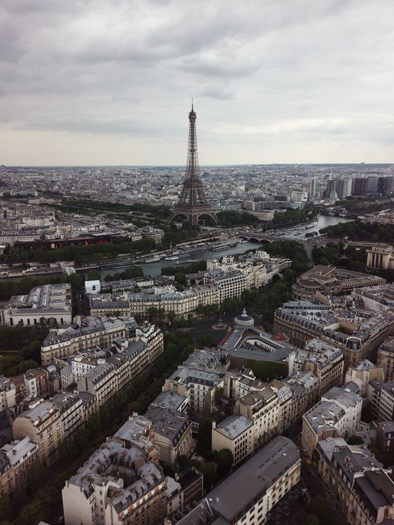 Renouvellement de titre de séjour et examen civique : qui est vraiment concerné ?