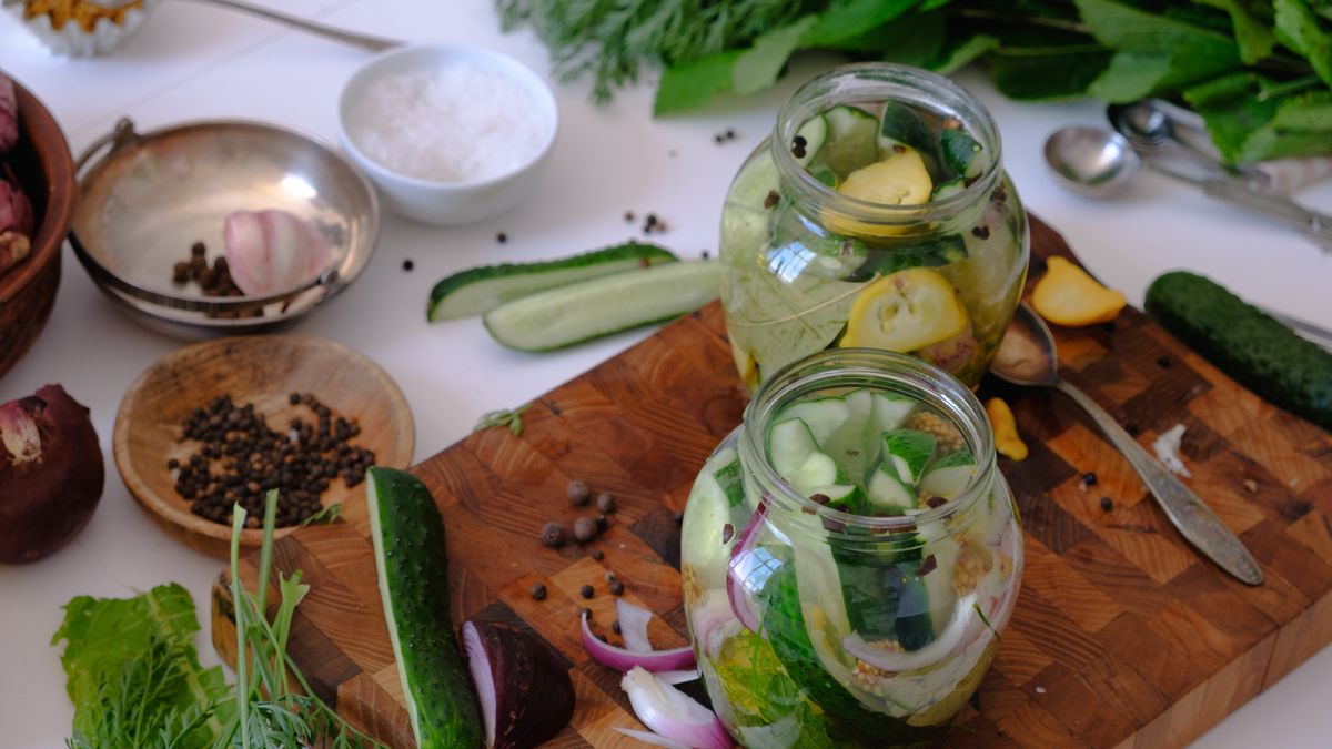 Quark with cucumber and green onion