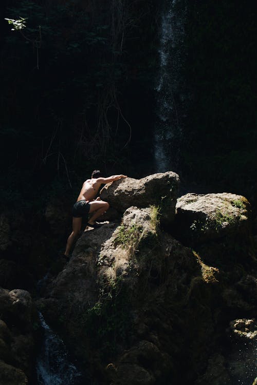 Foto d'estoc gratuïta de a l'aire lliure, aventura, cascades