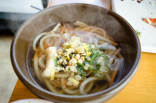 Gratis lagerfoto af asiatisk køkken, japanske nudler, keramisk skål Lagerfoto