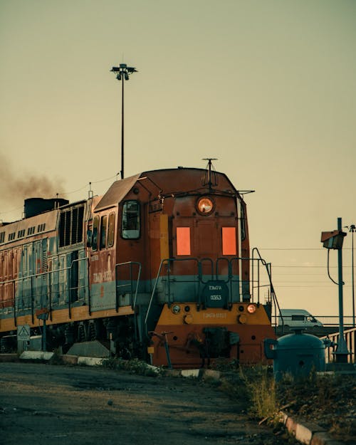 Gratis arkivbilde med lokomotiv, offentlig transport, tog