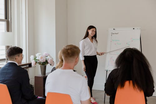 Kostenloses Stock Foto zu arbeiten, asiatische frau, brainstorming