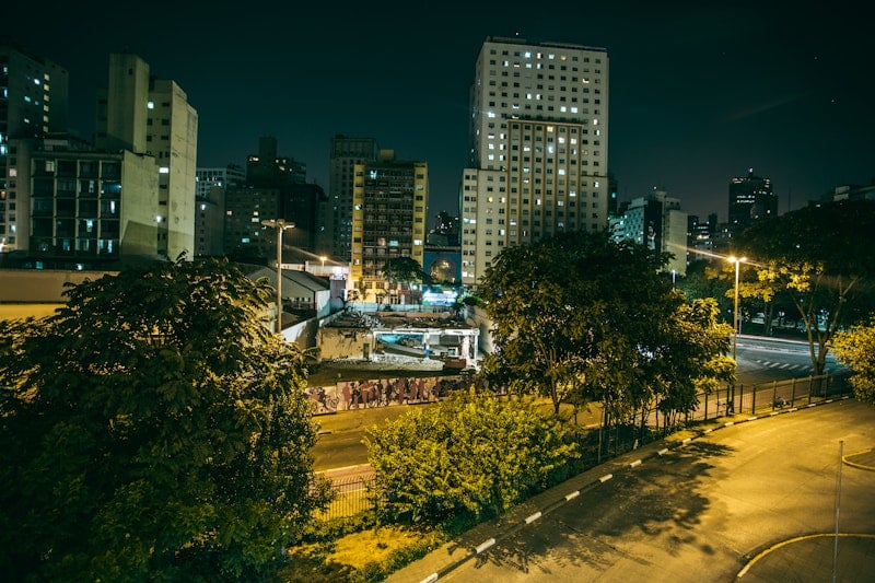 Gourmet kitchen in executive rental Modern executive kitchen in luxury rental home