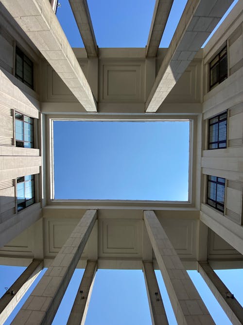 Gratis stockfoto met architectuur, betonnen constructie, buitenkant van het gebouw