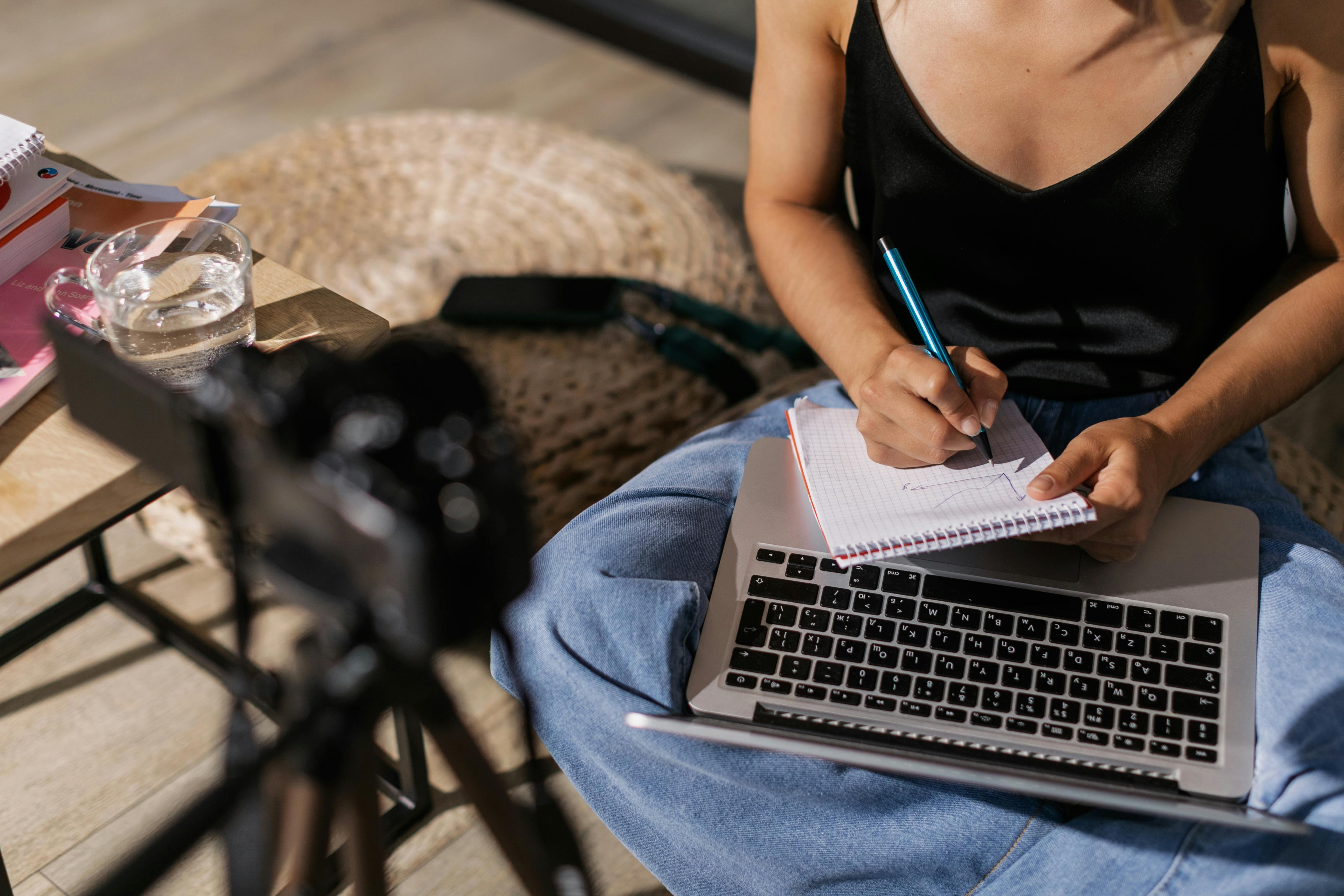 20 side hustle ideas to make extra money during the holidays and in 2026 — Photo by Alena Darmel on Pexels