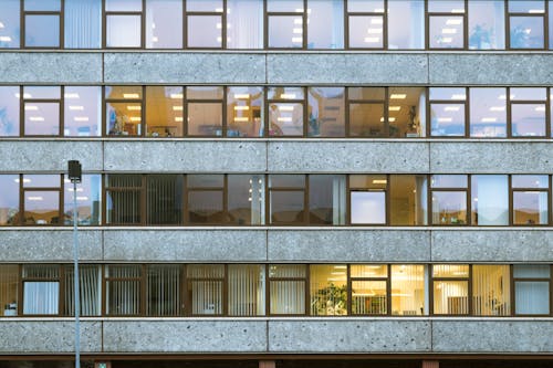 Foto profissional grátis de arquitetura, bloco de escritórios, escritório