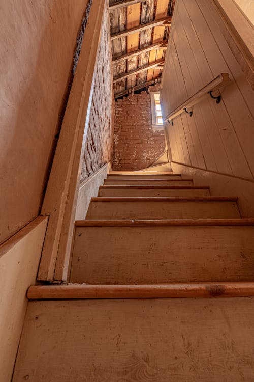 Kostenloses Stock Foto zu alt, alte treppe, alten ziegelstein