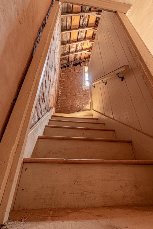 Kostenloses Stock Foto zu alt, alte treppe, alten ziegelstein