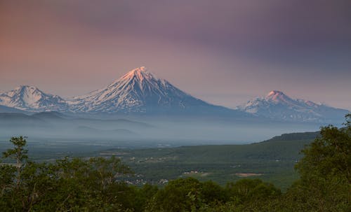 Безкоштовне стокове фото на тему «Аерофотозйомка, засніжені гори, Захід сонця»