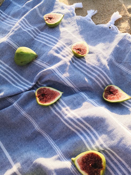 Free Sliced Green Figs on a Picnic Blanket Stock Photo