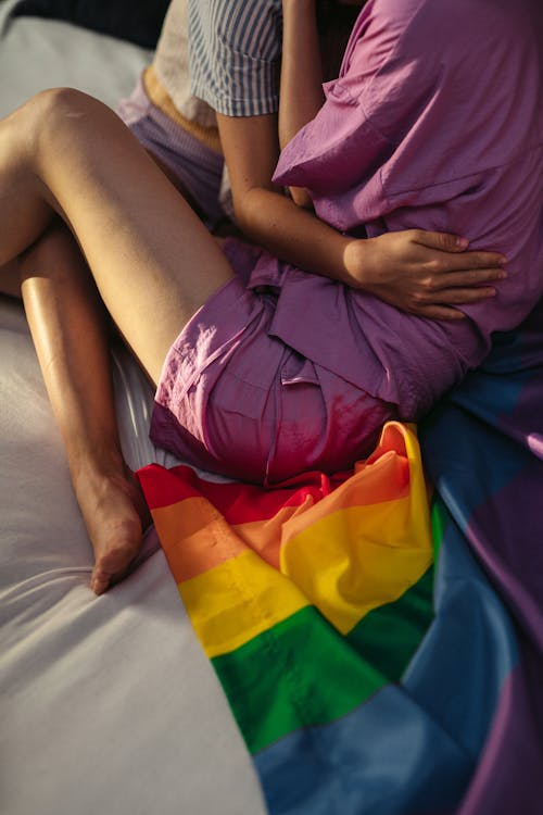 Photos gratuites de amour, couple lgbt, drapeau arc-en-ciel