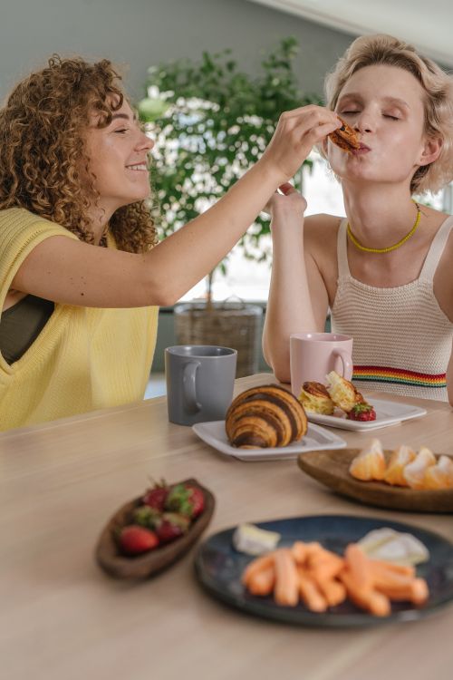 Free A happy couple sharing breakfast at home, embodying love and togetherness. Stock Photo