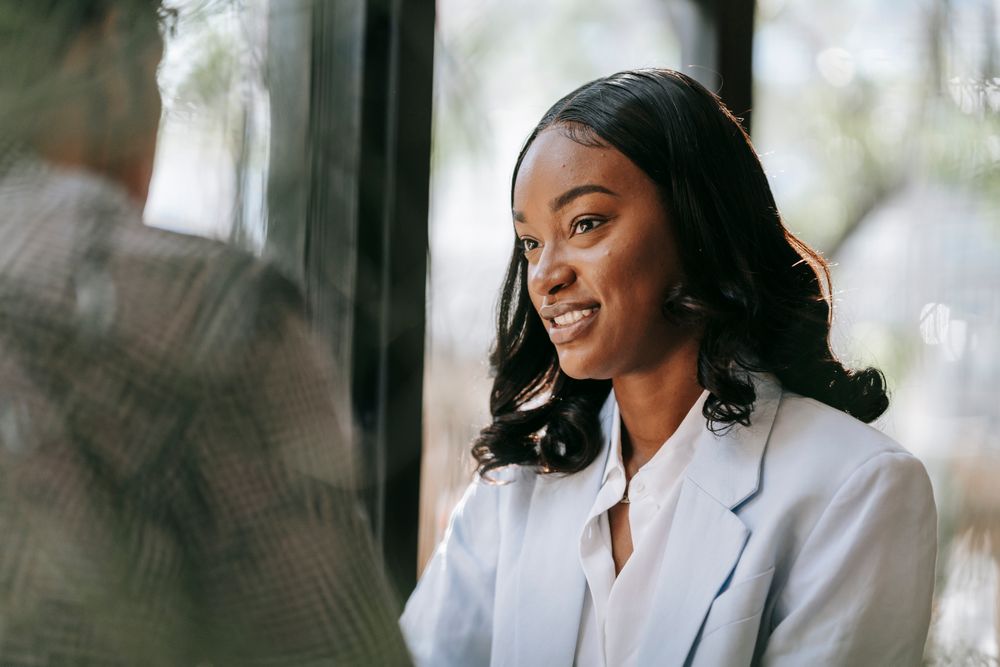 Ingrid Halvorsen in conversation — photo by Mike Jones on Pexels