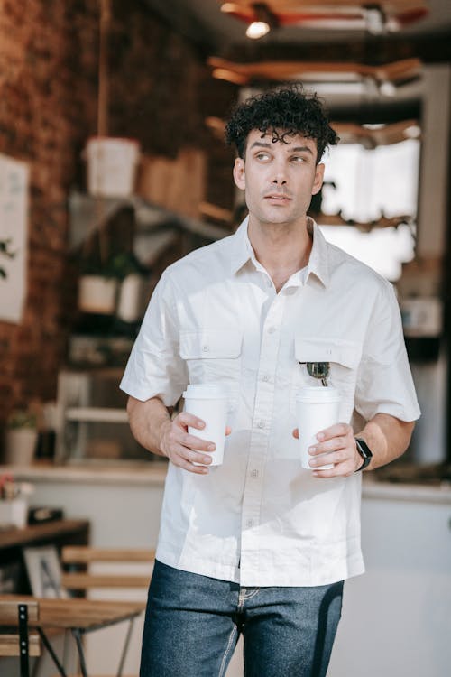 Foto profissional grátis de barzinho, café, camisa