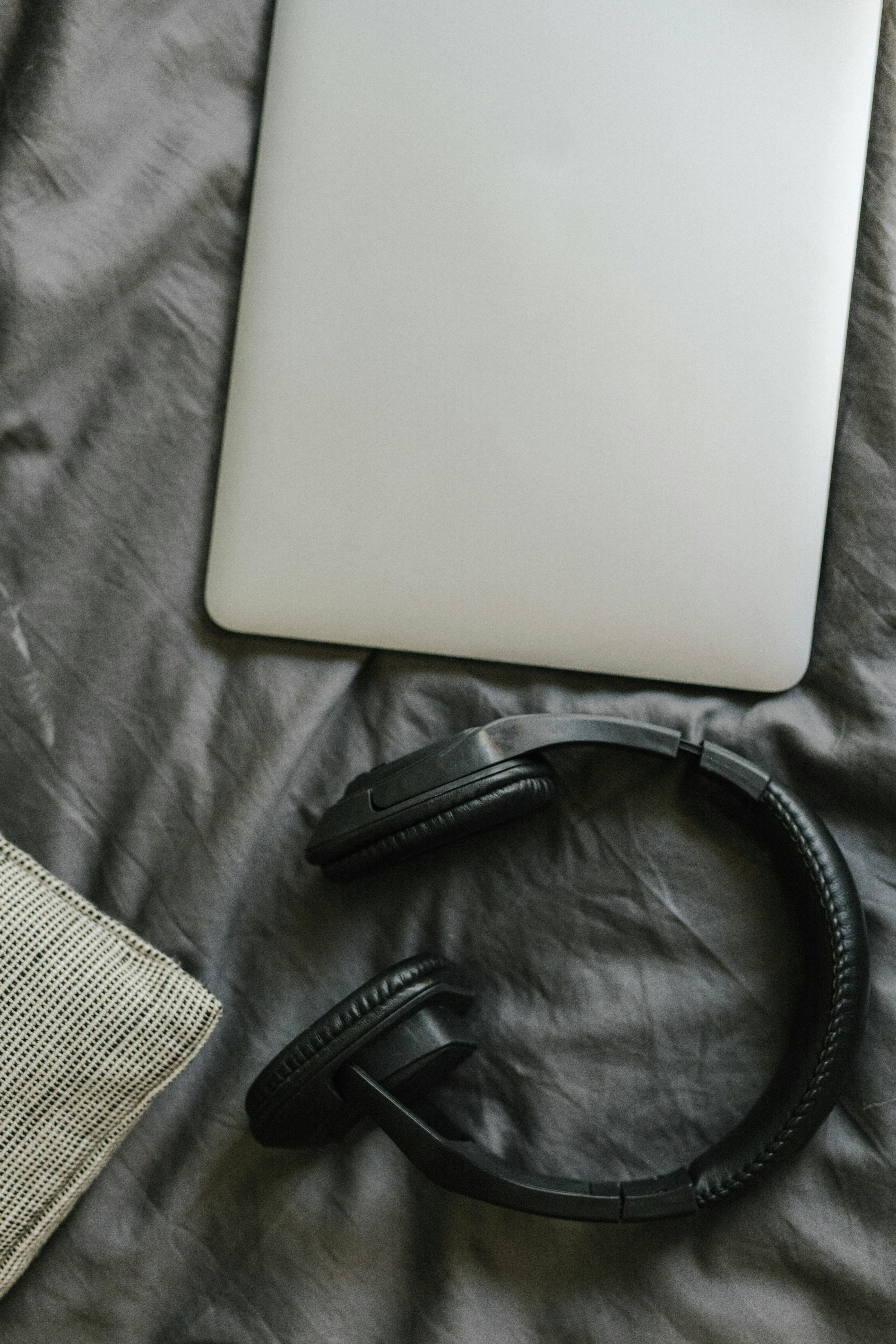 Gratis Fotos de stock gratuitas de accesorios, accesorios tecnológicos, auriculares negros Foto de stock