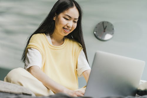 Fotos de stock gratuitas de asiática, conexión, en línea