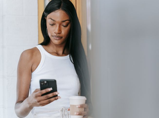 Online dating: starting a conversation on a niche platform