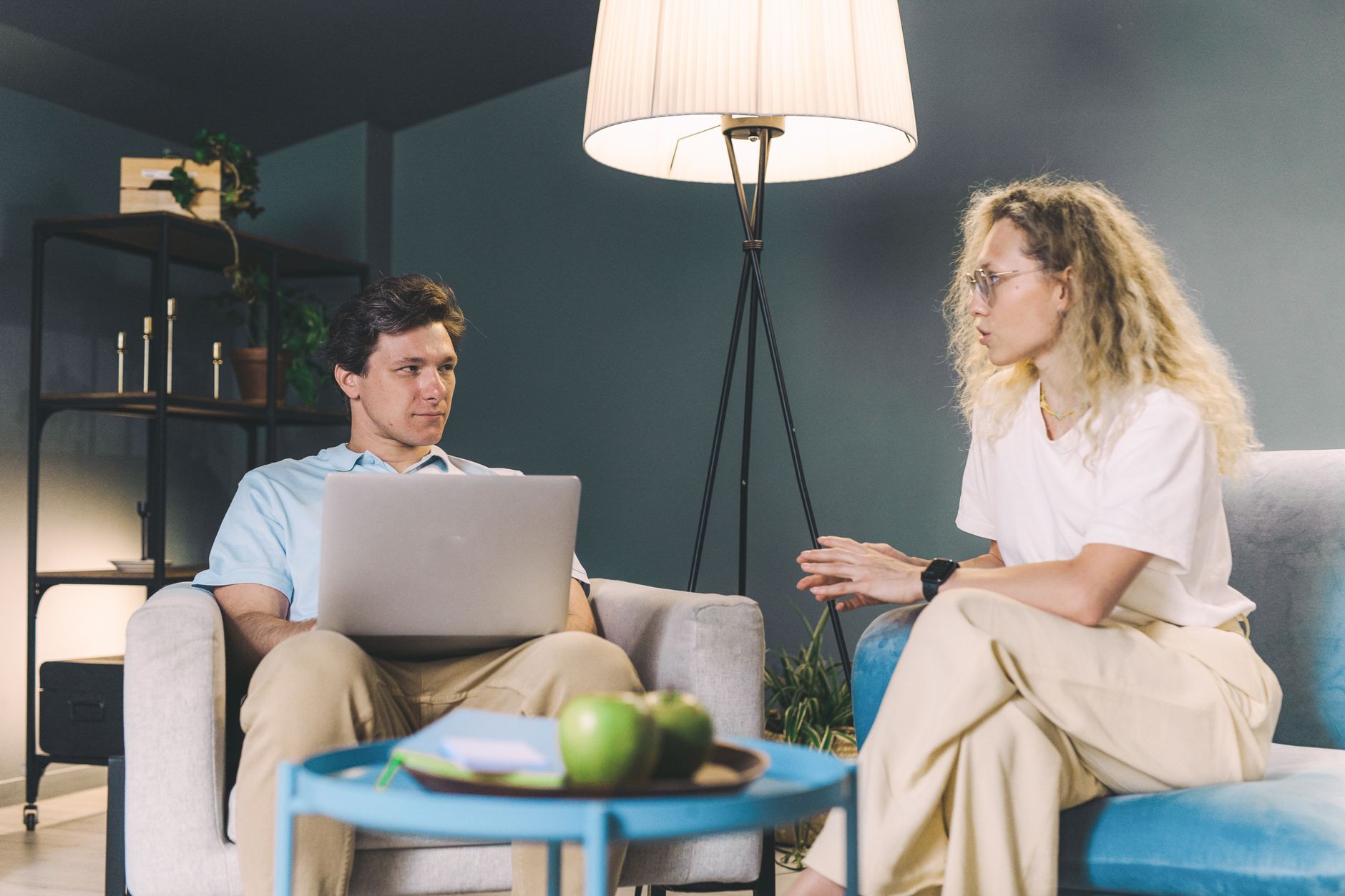 Freelancer and client discussing project fit in an informal meeting