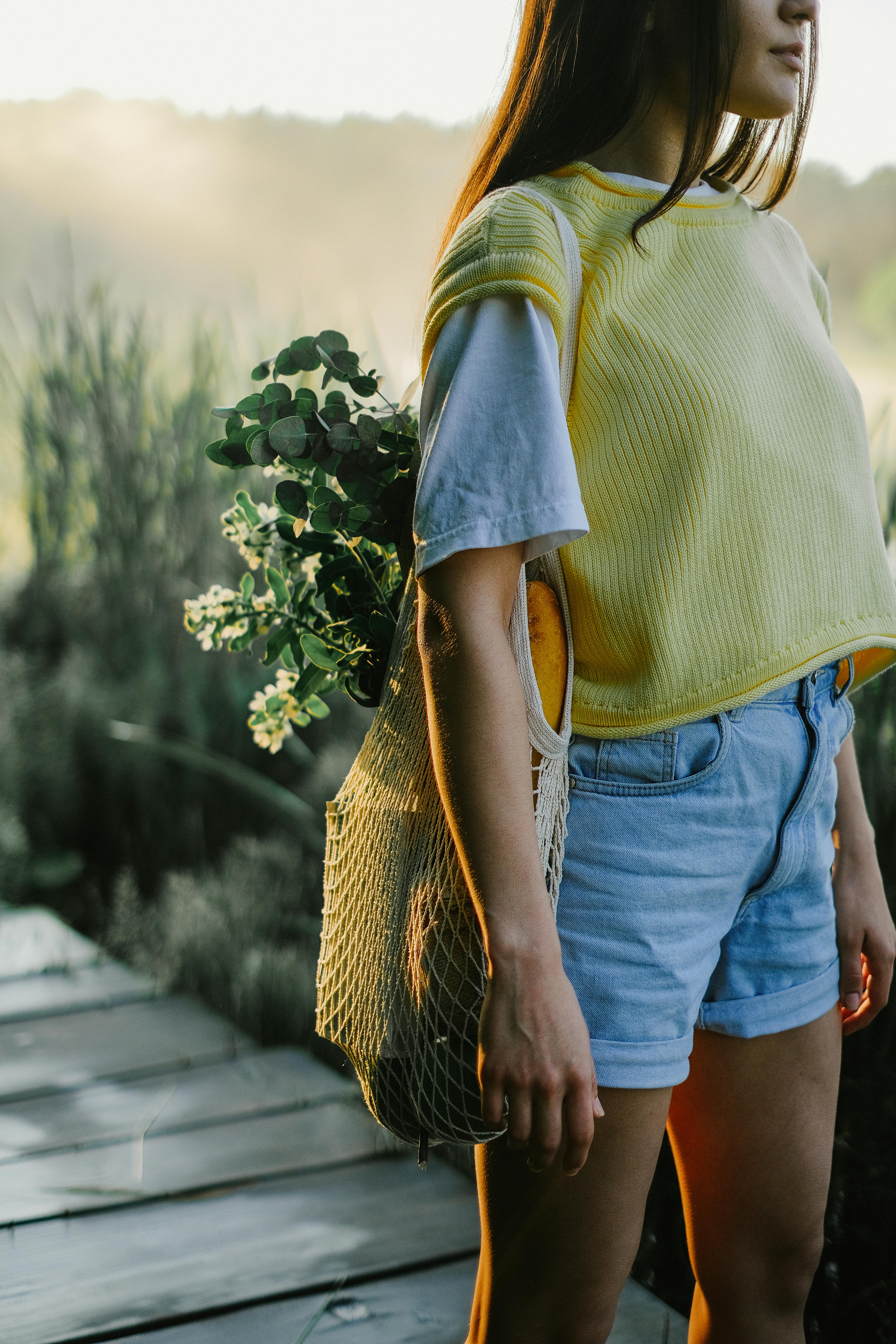 WornOnTV: Kiara's yellow crop top and denim shorts on Outer Banks | Madison  Bailey | Clothes and Wardrobe from TV