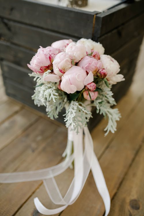 Fotobanka s bezplatnými fotkami na tému ružové kvety, svadobná kytica, zväčšenie