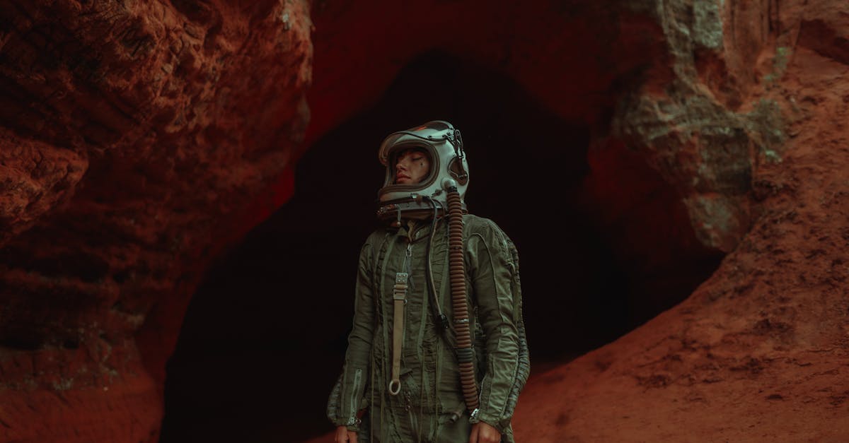 男獨居山洞逾20年 拒絕現代生活無電無網靠2招生存畫面曝光